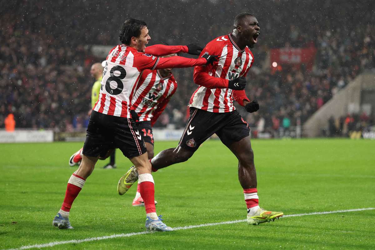 Sunderland climb in to top four after beating Bournemouth in five-goal thriller