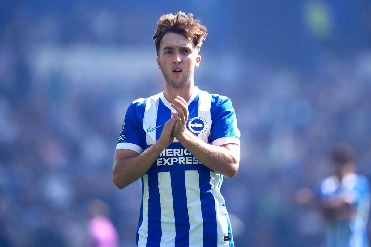 Brighton midfielder Hinshelwood happy leaning on amazing footballing family