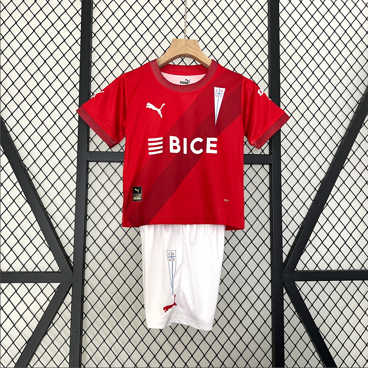 UNIVERSIDAD CATOLICA kid kit